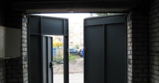 Купить гаражные ворота распашные Петергоф, цена от 3875 руб.